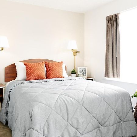 Intown Suites Extended Stay Minneapolis Mn - Бернсвілл Екстер'єр фото