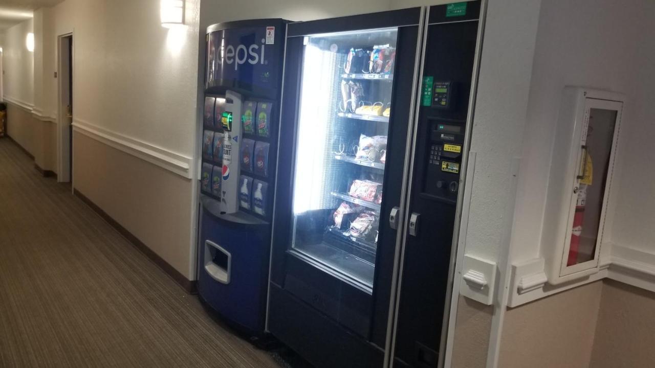 Intown Suites Extended Stay Minneapolis Mn - Бернсвілл Екстер'єр фото