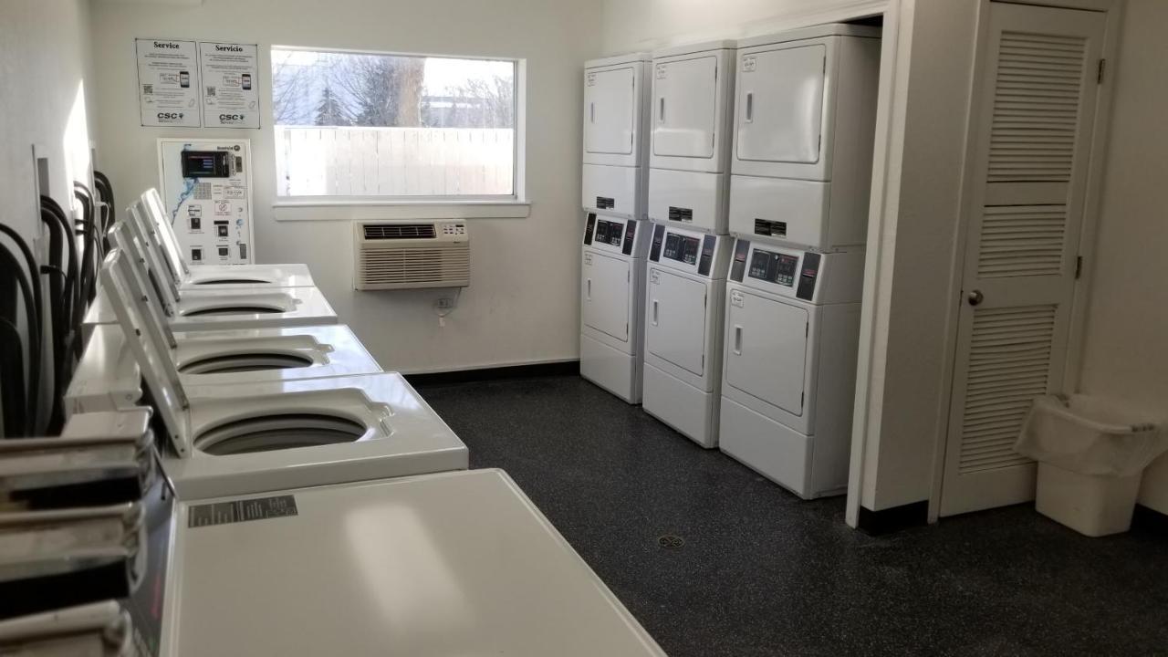 Intown Suites Extended Stay Minneapolis Mn - Бернсвілл Екстер'єр фото